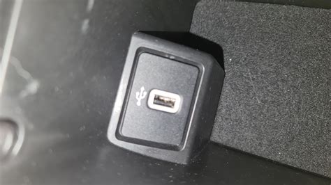 Вставка USB хаба в отверстие