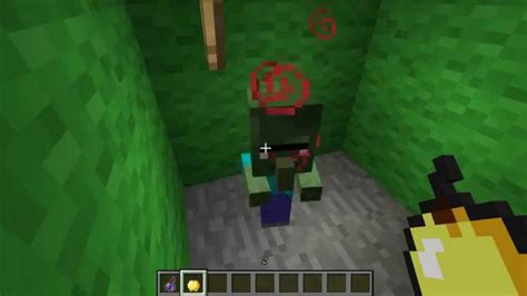 Как изменить обычного жителя в зомби в Minecraft