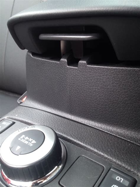 Как найти USB-порт в подлокотнике Nissan Qashqai