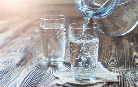 Как убрать газ из газированной воды: легкие методы