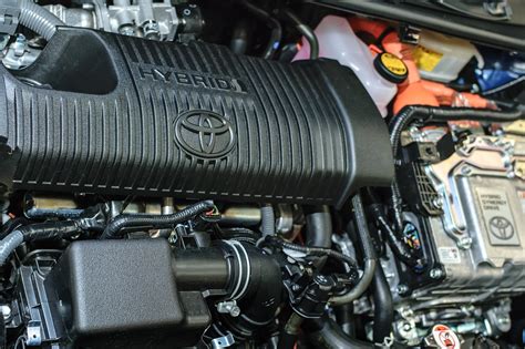 Принцип работы двигателя в гибридном автомобиле Toyota RAV4
