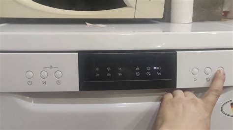 Проверка уровня регулятора ополаскивателя в посудомоечной машине Haier