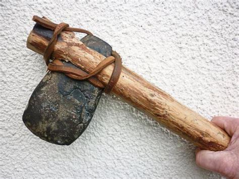Создание топора из камня