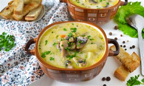 Суп яичный с овощами и грибами