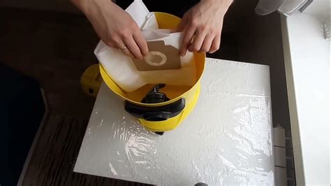 Установка мешка в пылесос Electrolux