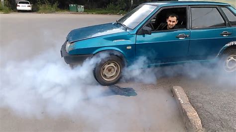 Шаги для выполнения бернаута на переднем приводе автомобиля